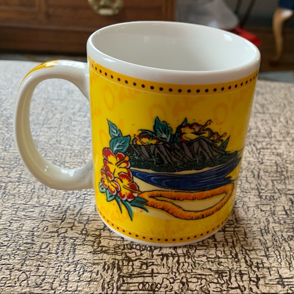 Hilo Hattie Collector’s Mug lei beach Oahu flower Hawaii